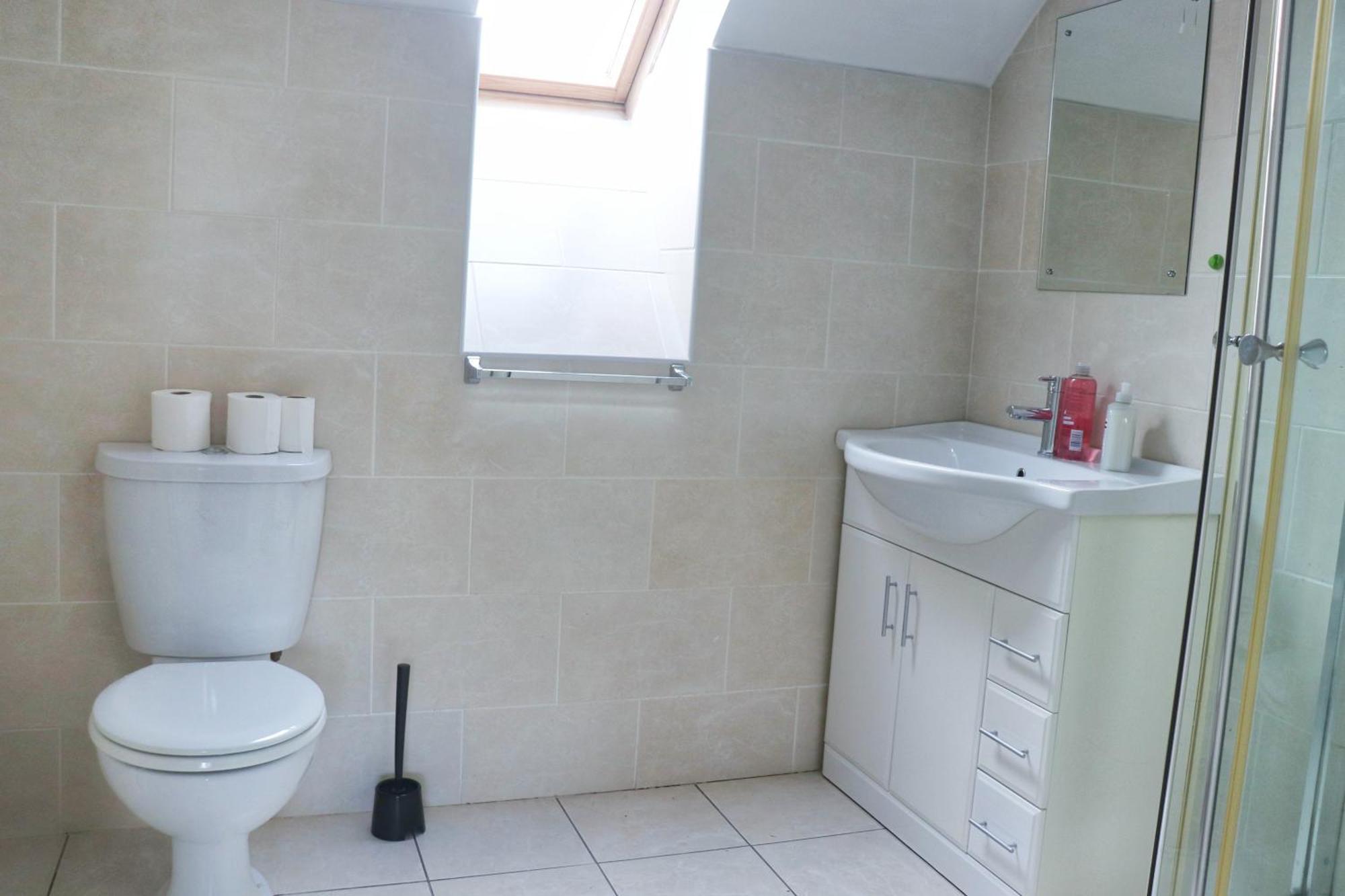 Deluxe Dwelling - 15 Mins From Cork City/Airport Apartment Exterior photo